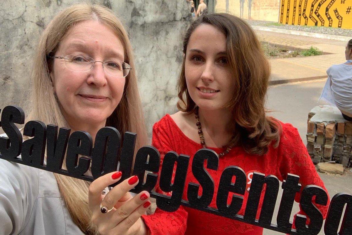 usuprun's tweet image. Також взяла участь у кампанії на підтримку українських політв’язнів та військовополонених #SaveOlegSentsov. Чудова ініціатива від @SaveSentsov — організувати це, а також читання листів українців з полону на #КнижковийАрсенал.