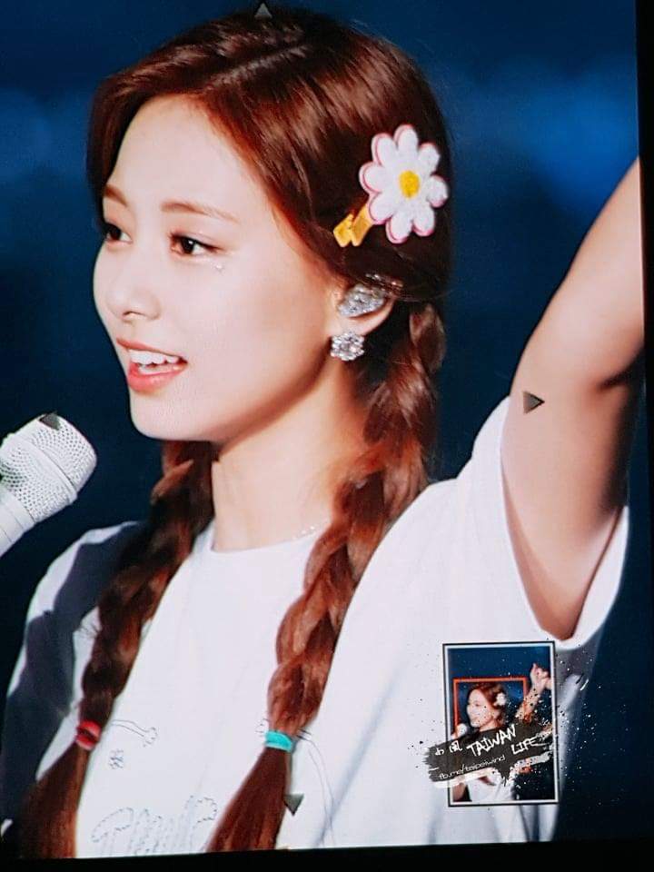 yuning4's tweet photo. 20160525 TWICELIGHTS IN SEOUL 子瑜預覽 

#트와이스 #TWICE
#쯔위  #TZUYU #周子瑜 #子瑜 https://t.co/OQ20aWaKsQ