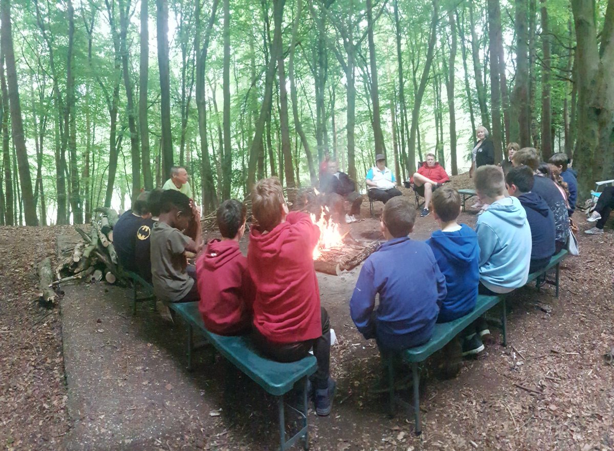 29thCroydon's tweet photo. Scout zone! 

Time to think about how we can challenge yourself and what we can do on camp and how facing fears will make you stronger, whilst sitting round a lovely fire 🔥

@worldscouting 
#SkillsForLife
#YouthLed https://t.co/yKGZP0OiCi