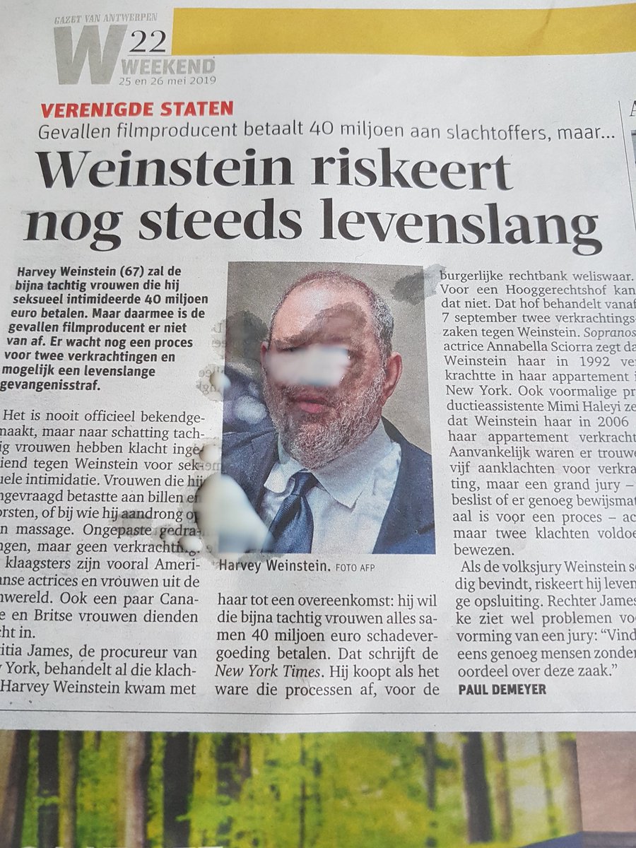 MarjanLeynen's tweet photo. Ik zwéér dat dit thee-met-melk-vlekken zijn... Weliswaar geheel toevallig zeer raak geland. https://t.co/XKFvOOsu0m