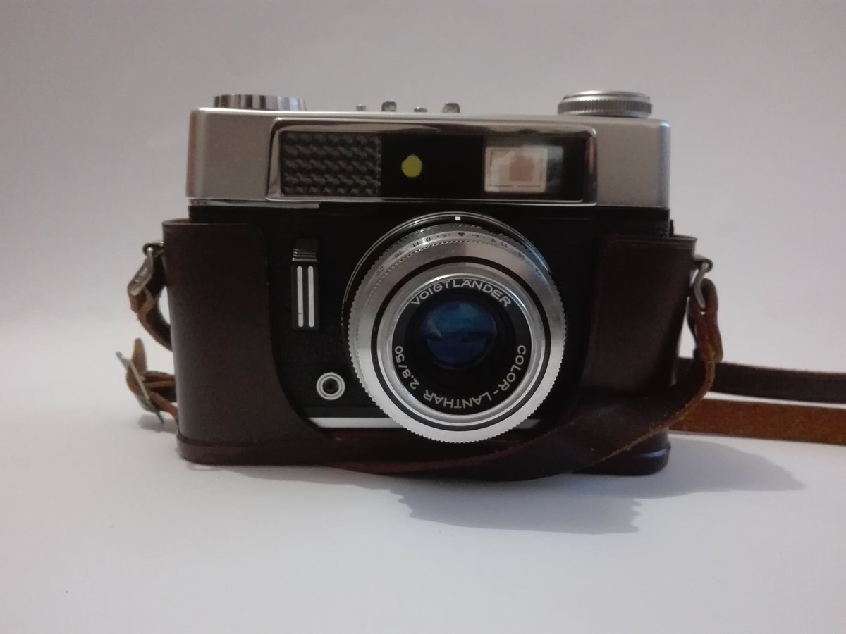 ontimanyeneng41's tweet photo. Got myself a new film cam. And it's a rangefinder. #35mm #voiglander #rangefinder #vitoret #filmcamera https://t.co/EkYv9RGSfb