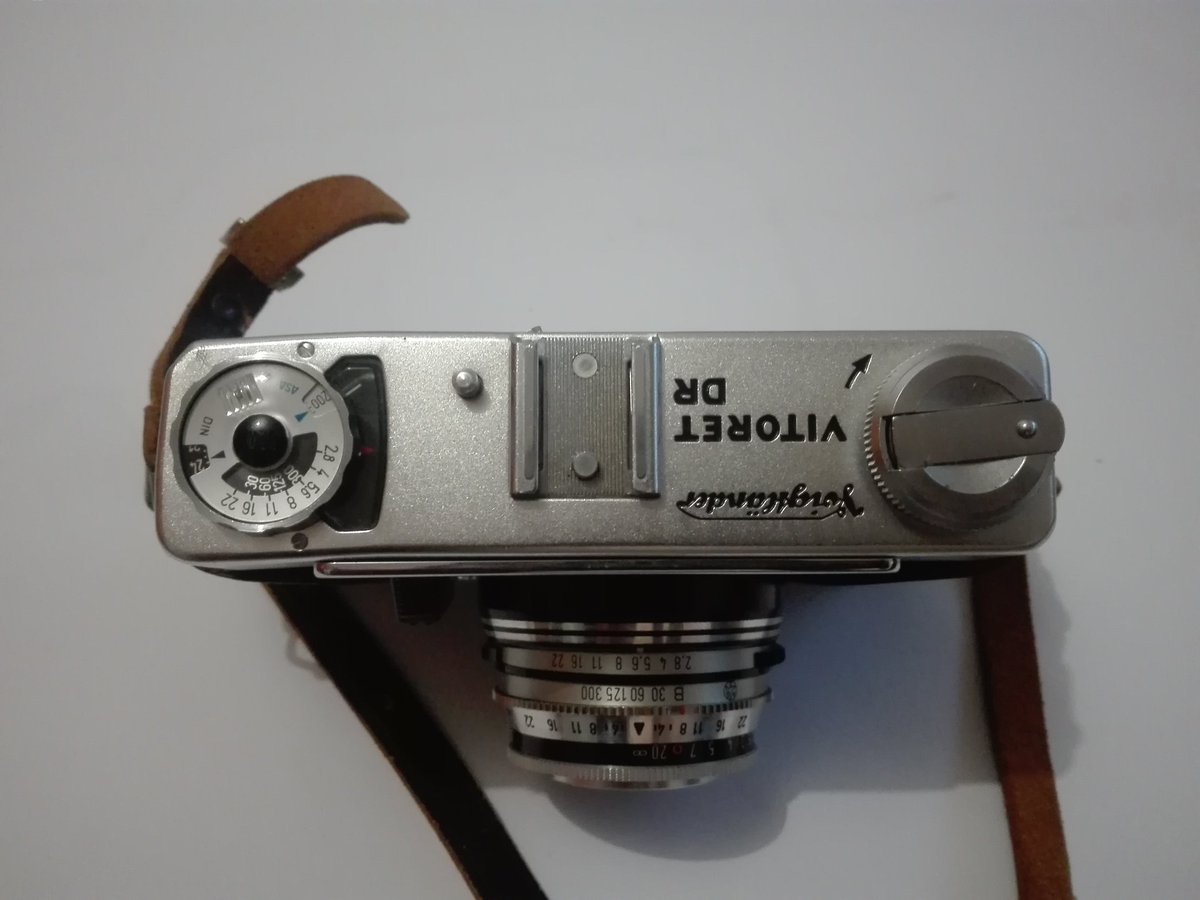 ontimanyeneng41's tweet photo. Got myself a new film cam. And it's a rangefinder. #35mm #voiglander #rangefinder #vitoret #filmcamera https://t.co/EkYv9RGSfb
