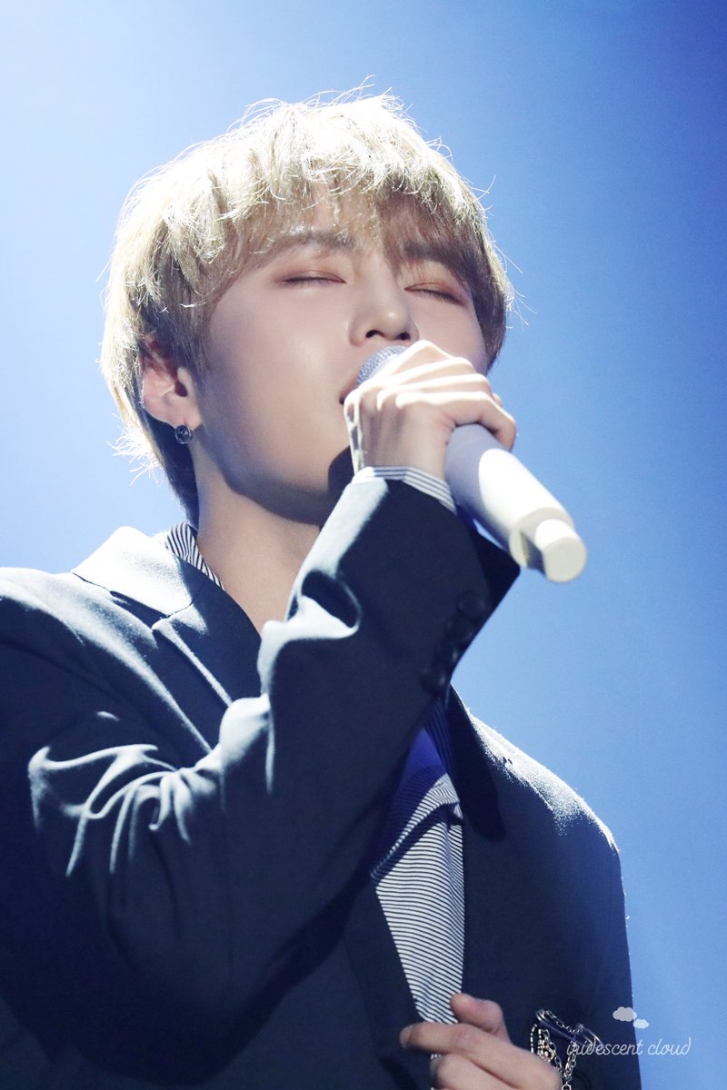 190526 sjf

멋있어😭😭

#하성운 
#HASUNGWOON 
#서울재즈페스티벌
#BIRD