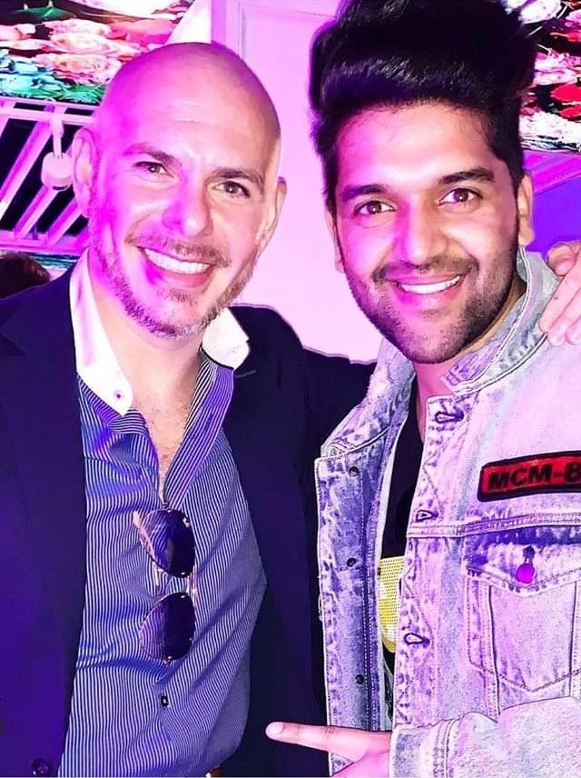 adityawakchaur's tweet photo. @kingfisherworld When i meet him i will ask him about his new project release that is  with pitbull ft (slowely slowely) how was your experience to collaborate with international artist like pitbull ?
🙌
His beats always groovs ous to 🕺
Dream  Opportunity 
#KFStorm 

#SwagMeraStyle 
City - Pune https://t.co/VZVF5coR4C