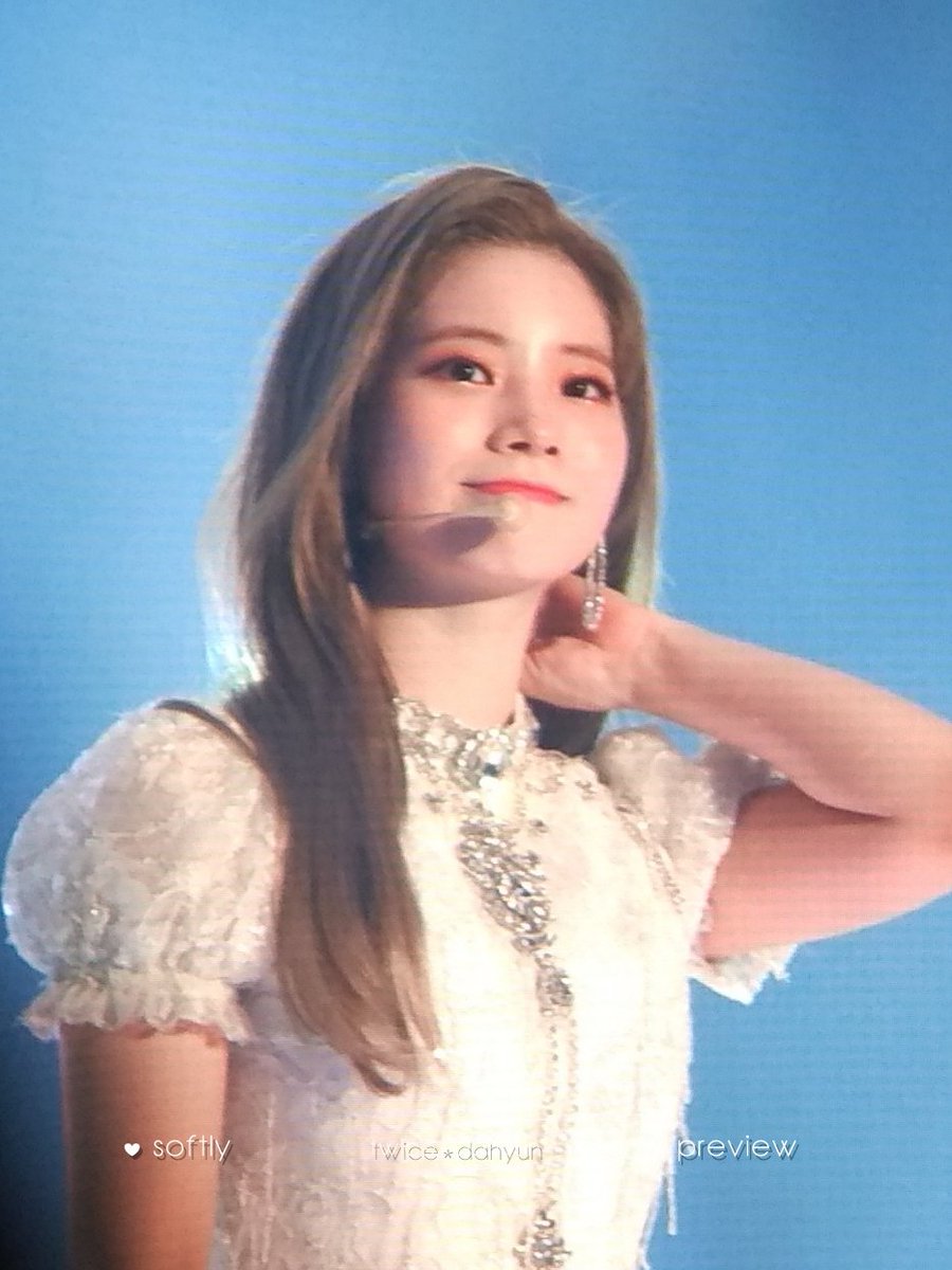 Softly_DaHyun's tweet photo. 190526 프리뷰

#DAHYUN #다현  #ダヒョン 
#TWICE #트와이스 #トゥワイス https://t.co/jZqagzAWPA