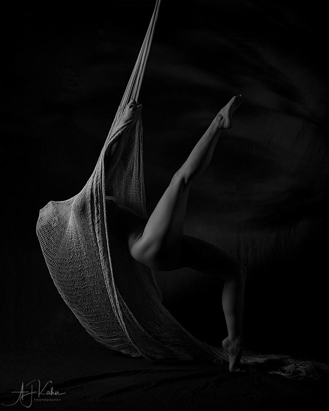 On pointe
.
📸: AJ khan
🤸: <a href="/DaisyVonModel/">Daisy Von</a>