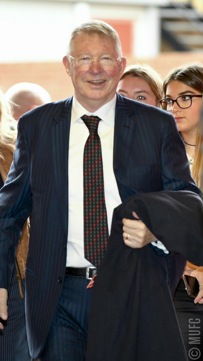 ManUtd's tweet photo. Sir Alex has arrived! 👋 #Treble99

Text Treble5 to 70233 to donate £5 or visit https://t.co/6b346J8wT6 https://t.co/ZPxj66miCq