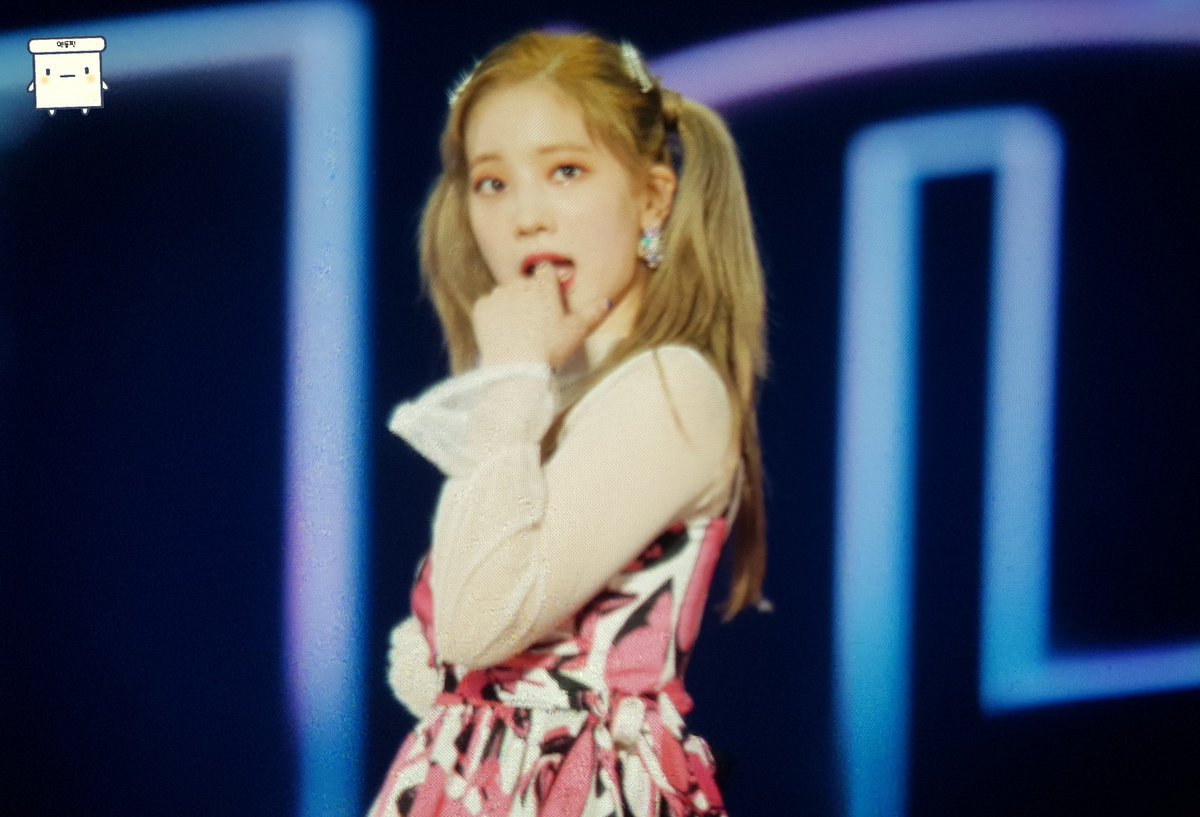 Endorphin_dubu's tweet photo. 190526 다현 preview
오늘 가장 핫한 김다현씨😎

#TWICE #DAHYUN #트와이스 #다현 #トゥワイス #ダヒョン https://t.co/UpeR0G1VZP