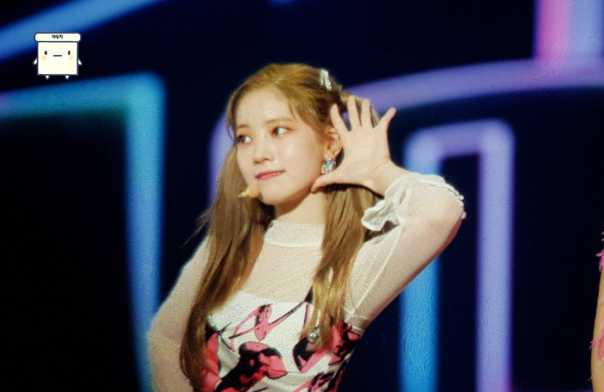 Endorphin_dubu's tweet photo. 190526 다현 preview
오늘 가장 핫한 김다현씨😎

#TWICE #DAHYUN #트와이스 #다현 #トゥワイス #ダヒョン https://t.co/UpeR0G1VZP