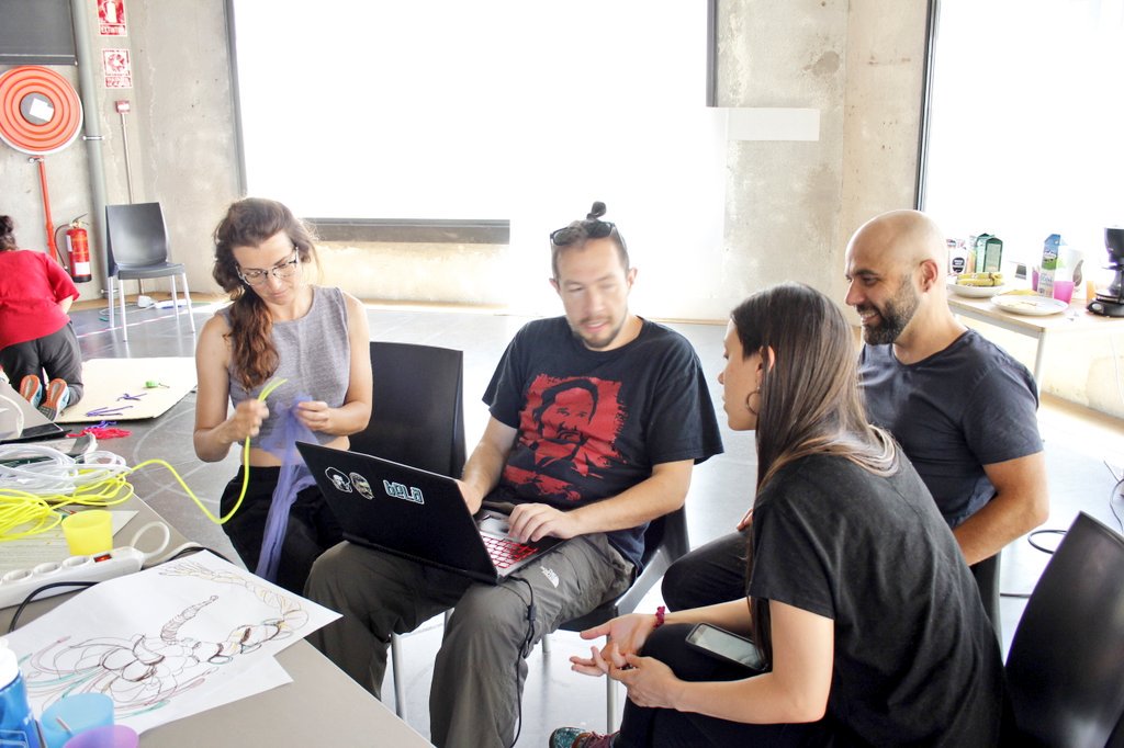 LATE_Lab's tweet image. ✨Ayer celebramos el 4º taller de la línea de Creación Colectiva, jornada de concreción de proyectos y debate.😊 🤔
✨En unos dias comenzamos prototipos más avanzamos ¡Que ganas!!💕