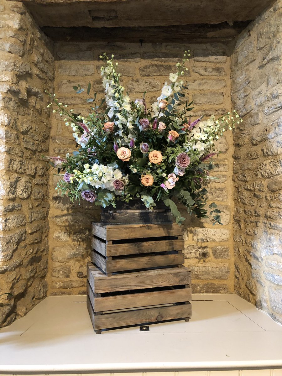 sfc_at's tweet photo. Wedding two for the bank holiday weekend. #strawberryfieldcatering and #wickfarm would like to Congratulate Mr & Mrs Curd on their wonderful day. #barnwedding #2019wedding #bathweddingvenue #bristolweddingvenue #bankholidaywedding #weddingflowers https://t.co/81pqzbQh4f