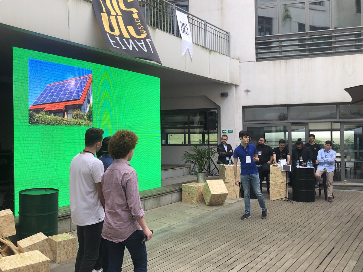 SAC_XZone's tweet photo. Yarışmacılarımızdan #solarent sununlarıyla jüri karşısındalar #DIS19 https://t.co/ntn1F9EzqJ