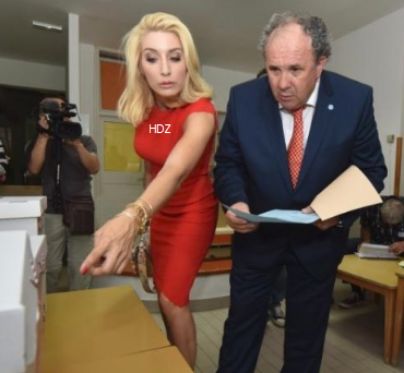 TerreRosse21's tweet photo. prosječan rvacki glasač
#arhetip #IQ https://t.co/IGEVR0D7X6