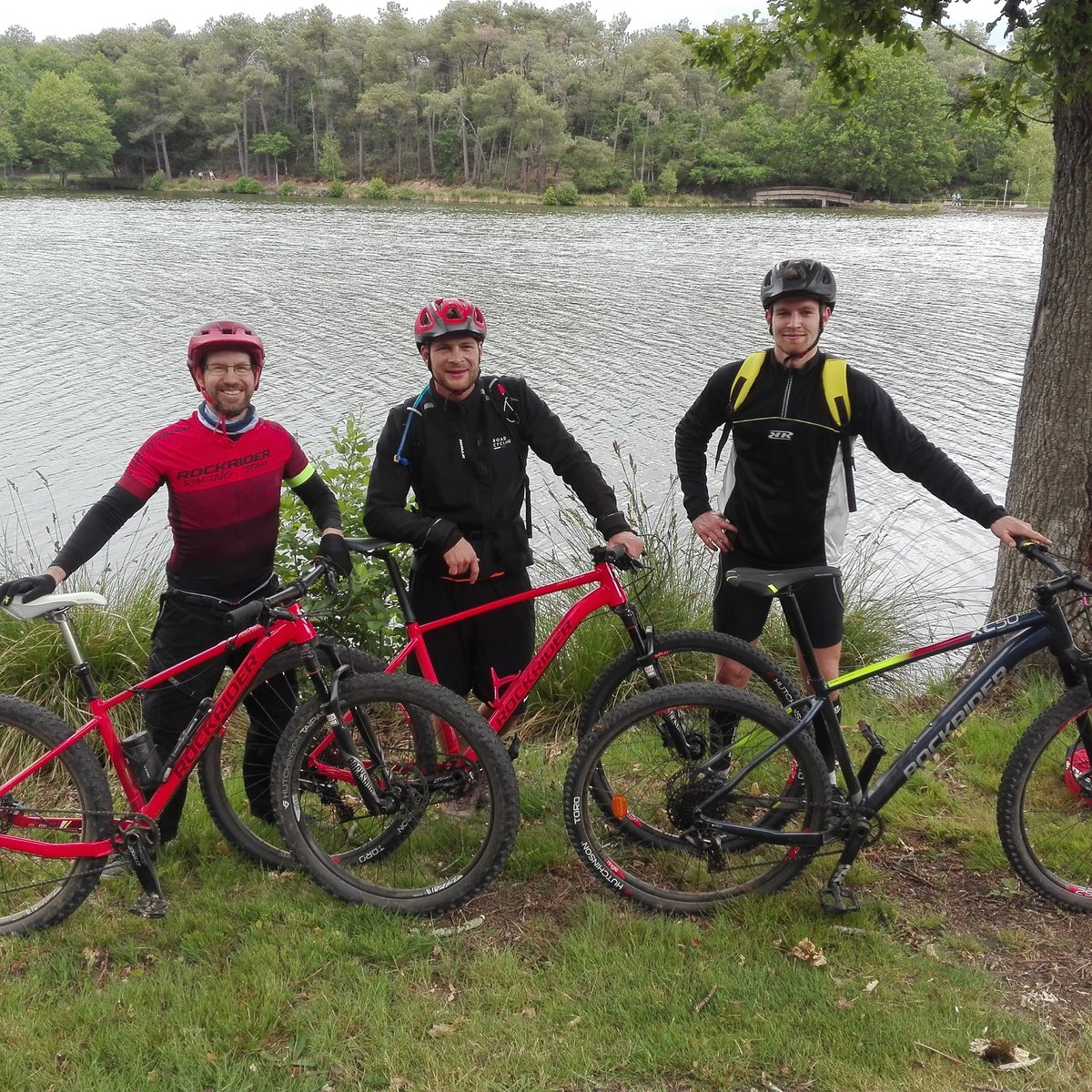 TomDussycle's tweet photo. Le #dimanche, vos vendeurs du rayon #cycle de @DecathlonAtlan se retrouvent pour une randonnée #vtt.
Au menu ce matin, du #singletrack , du #technique , des #grimpettes.
#xc500 #xc050 https://t.co/MOVjDNsgwt