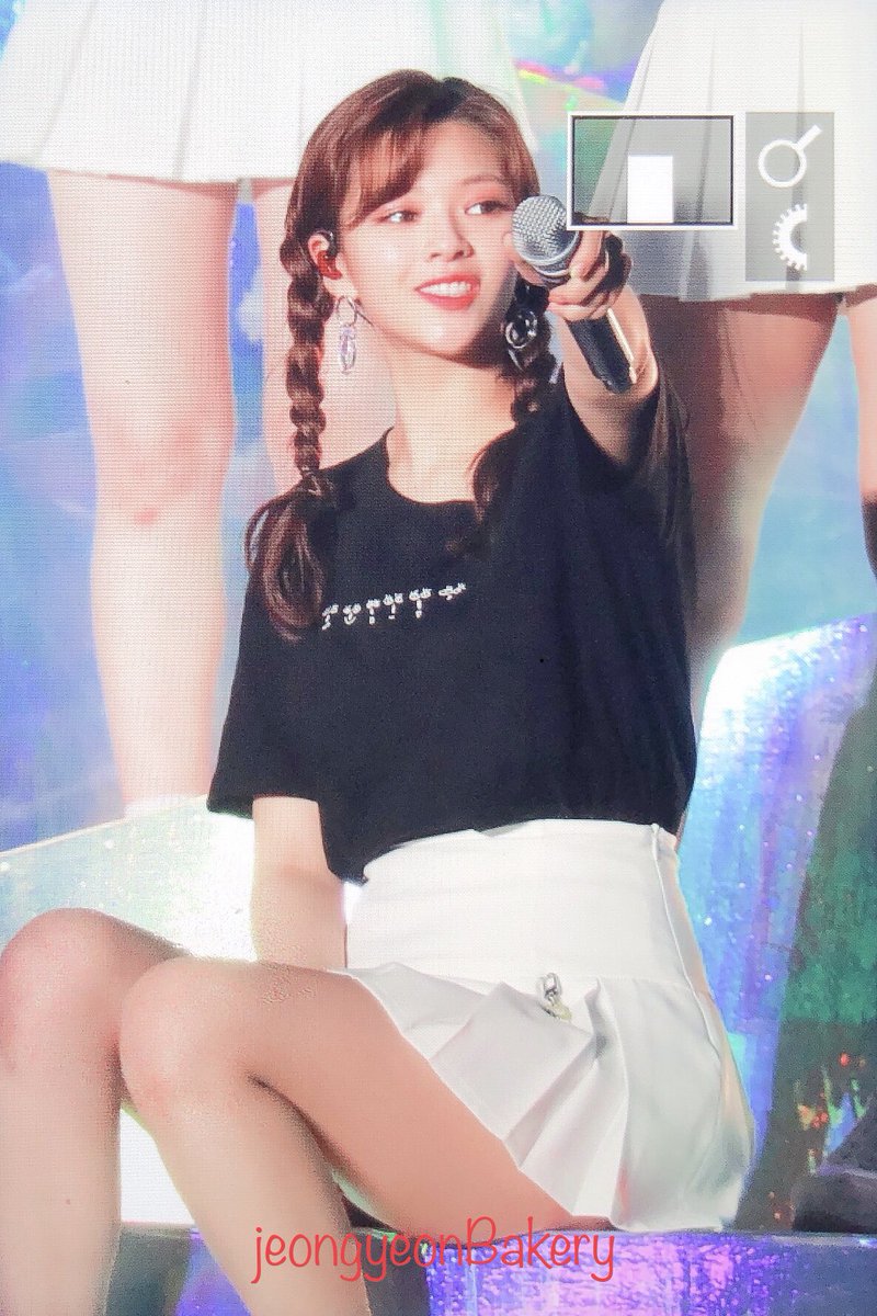 once_1101's tweet photo. 190526 콘서트 즐거웠어🤟🏻
#정연 #Jeongyeon #ジョンヨン
#트와이스 #TWICE https://t.co/zvoQker4pD