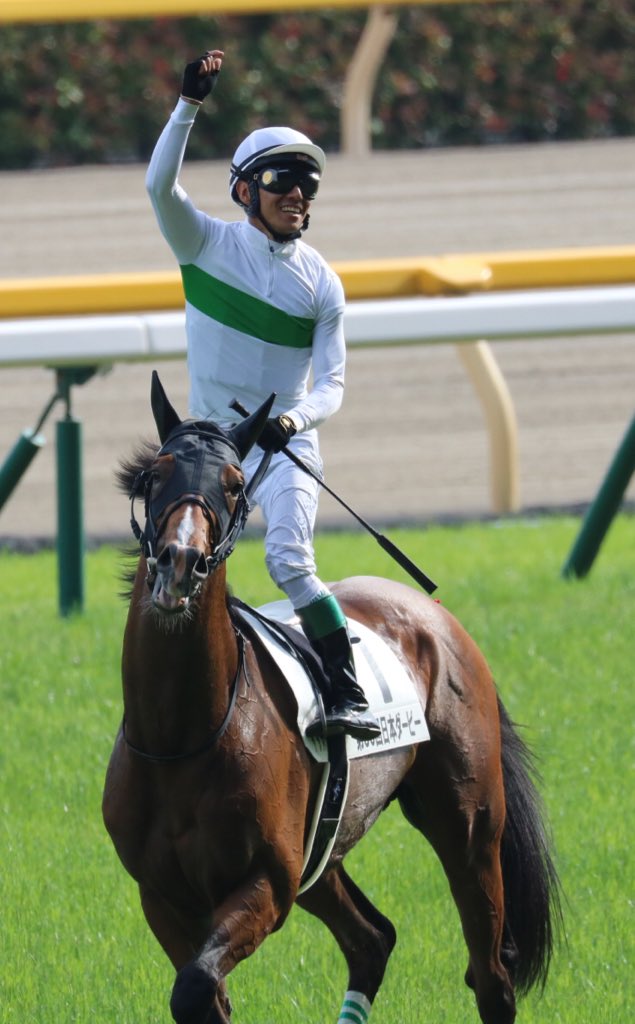 choco___mil's tweet photo. 第86回  日本ダービー優勝
ロジャーバローズ
角居勝彦厩舎  浜中俊騎手
猪熊オーナー おめでとうございます！ https://t.co/hFan3fTKCp