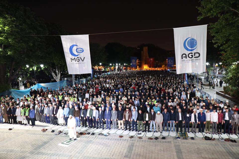 ikevbevler's tweet photo. Ayasofya’da Fetih Namazı Programı

#AyasofyadaKıyamVakti https://t.co/pW2yQzCZOV