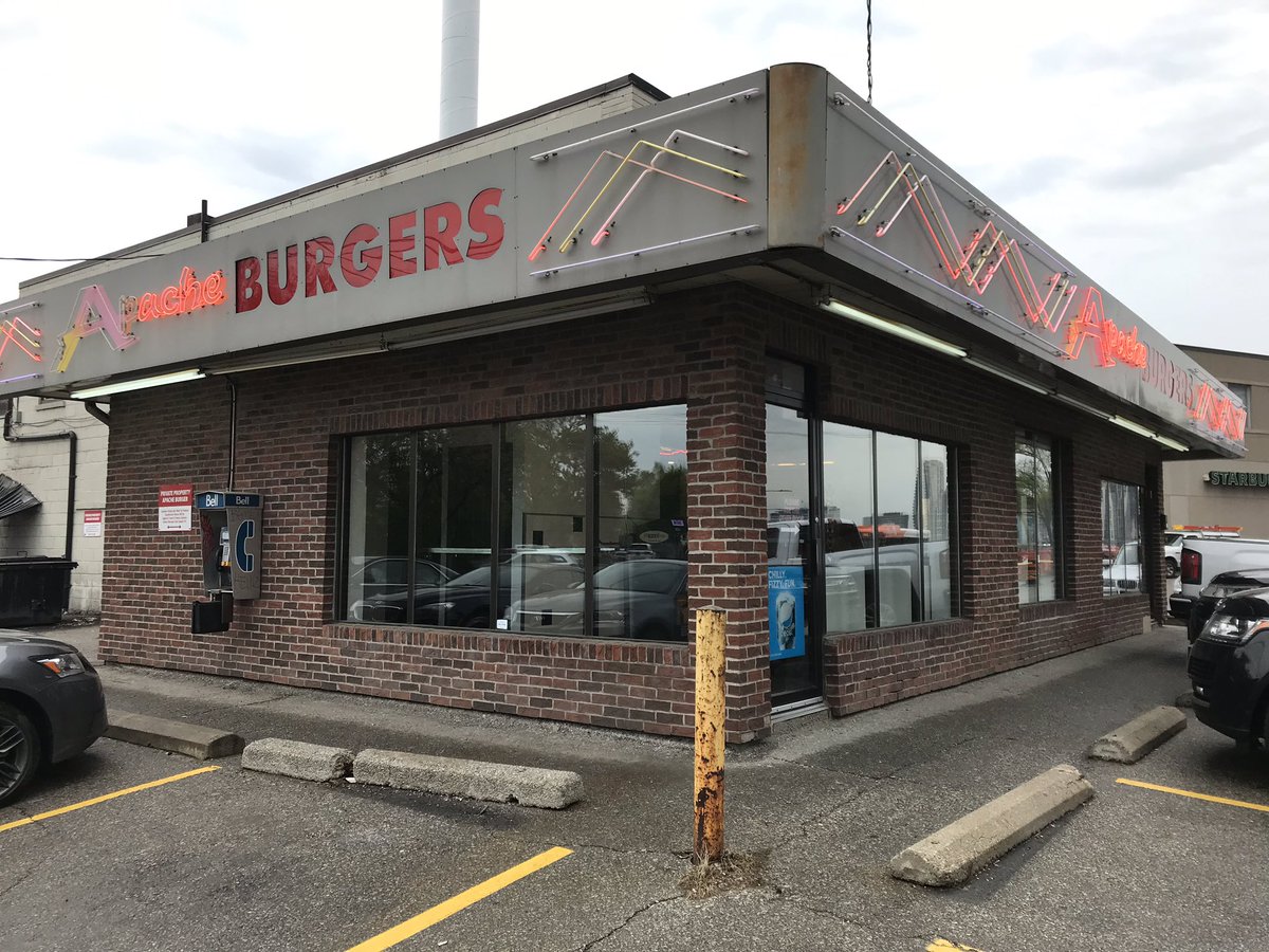 TorontoFoodBlog's tweet image. Apache Burger... side of pickles #lunchunder10bucks #torontofoodblog #sixpoints