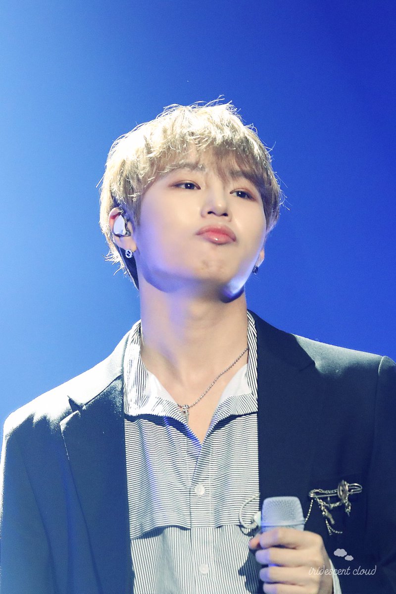 190526 sjf

😚

#하성운 
#HASUNGWOON 
#서울재즈페스티벌
#BIRD
