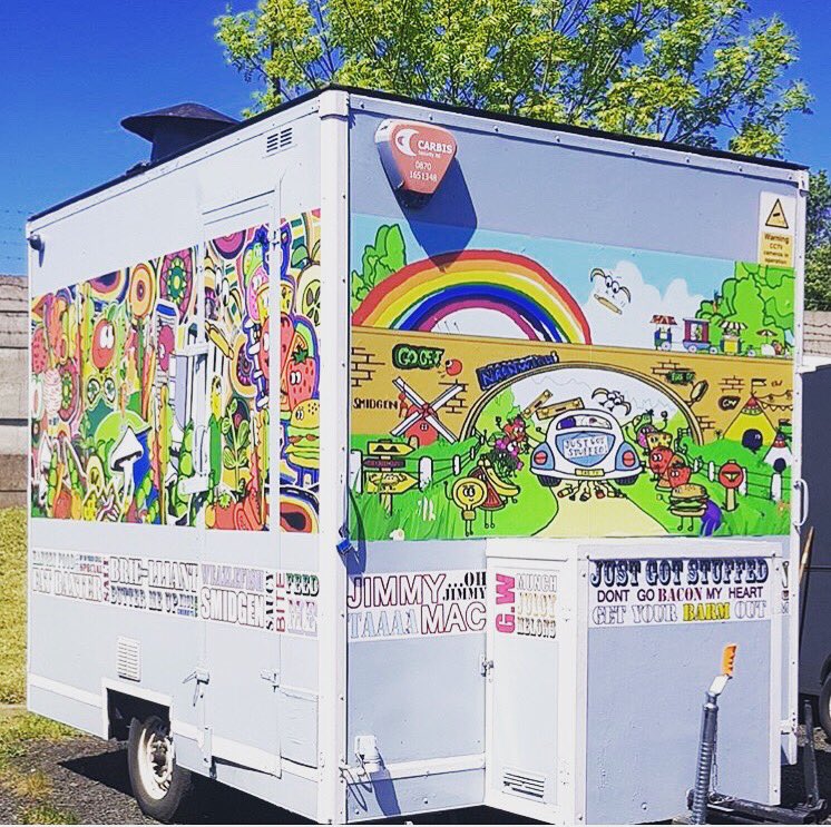 Happy smug bank holiday sunday! 
We’re here until 11pm tonight and <a href="/Gogetstuffed/">gogetstuffed</a> will be pushing there quality goods your way in the form of naan sandwiches. #mellardsbar #gogetstuffed