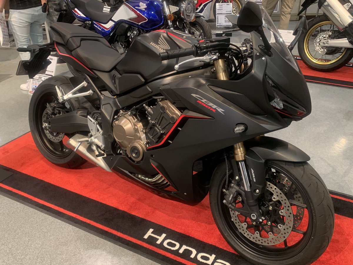 kuromorimine212's tweet photo. #WORLDMOTORCYCLE
#SpriteRider #TOMPY
#SPIDERRIDER
今日は、会社の人と一緒にアズテックミュージアム仙台へバイクの展示会 試乗会に行って来た! 3人のYouTuberからステッカーもらいました! ありがとうございました! Ninja400に試乗したけど、今のオレはCBR650Rが欲しいんだよね(^_^;) https://t.co/bHvmvxuakF