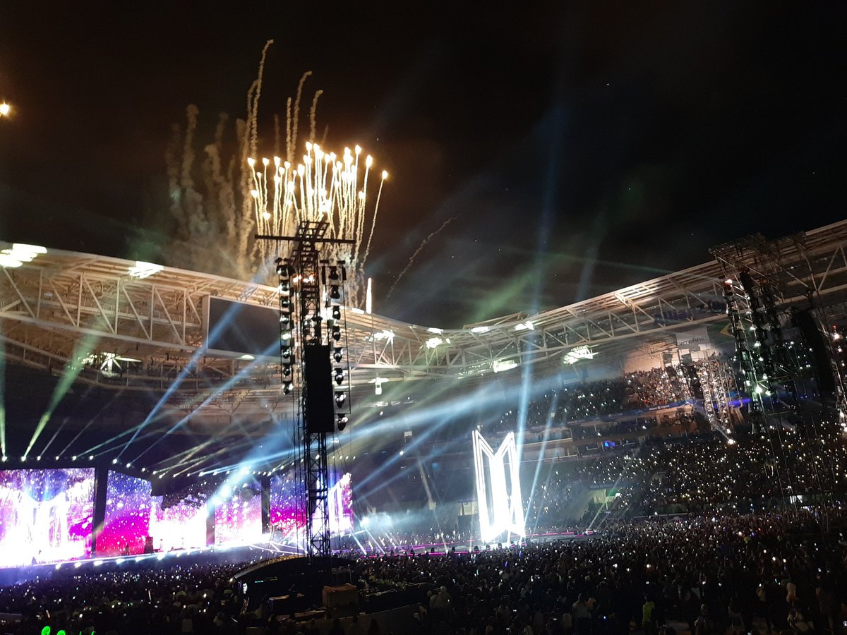 criscarmy's tweet photo. No creo que existan las palabras para describir esta experiencia.
Inolvidable, agradecida con la vida por dejarme conocer a @BTS_twt 
You're the ligth that turns ordinaries into extraordinaries 😭💜 
#BTSatAllianzParque #BTSinBrazil #SpeakYourselfWorldTour https://t.co/biCCriUd6f