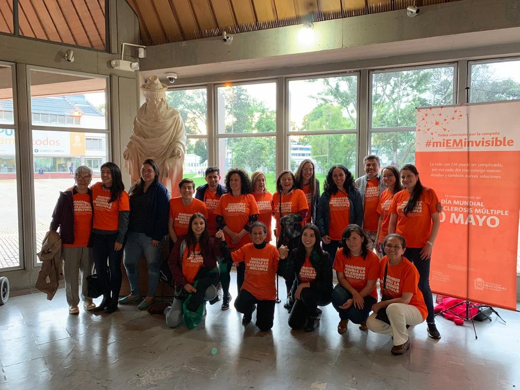HospitalUNAL's tweet photo. Nuestros pacientes del programa de esclerosis múltiple asisten al @Divcultural a escuchar la @filarmonibogota, sensibilizando a todos los públicos sobre su diagnóstico y como éste ahora es un camino de vida. 30/05 día mundial de la EM #MiEMinvisible. https://t.co/zZGlBLQqd5