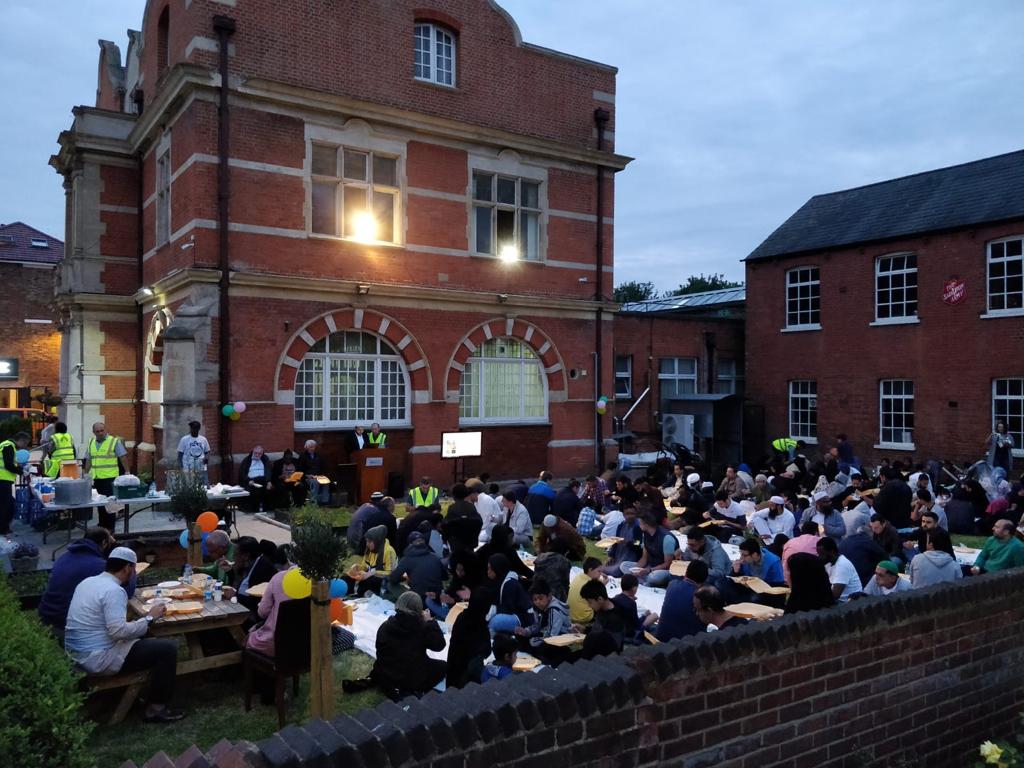 RumiMosque's tweet photo. We've broken bread with the local community at our community #Streetiftar yesterday.

Fantastic turn out from both muslims and non-muslims to experience a night of #Ramadan at our yard as road work on Fore Street.

Heartfelt thanks to everyone who made it happened.

#Ramadan2019 https://t.co/3UP1gnOunu