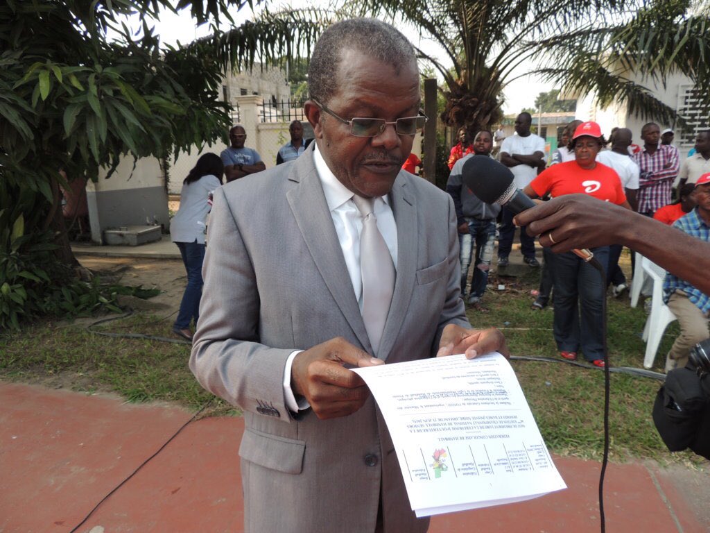 Informé du décès brutal ce matin de Henri J. Parra, ancien conseiller spécial du PR et actuel Président du Conseil d’administration du Laboratoire National. Nous ns sommes côtoyés au Cabinef du Chef de l’Etat de 2004 à 2007. Condoléances attristées à sa famille et à ses proches.