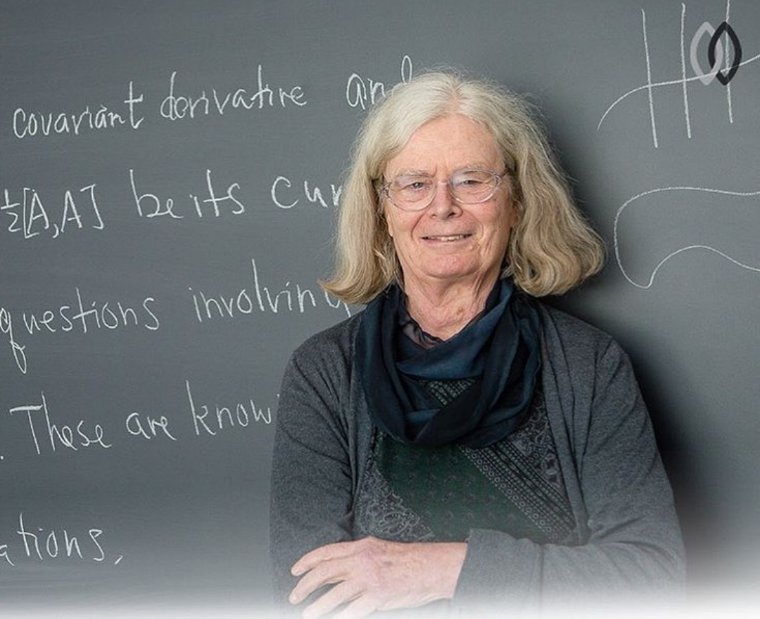 A americana Karen Keskulla Uhlenbeck se tornou nesta terça (21) a primeira mulher a ser agraciada com o prêmio Abel, considerado o "Nobel" da Matemática. Via @mulheresnacienciaufv

#MulheresNaCienciaBr
#premiacao
#matematica