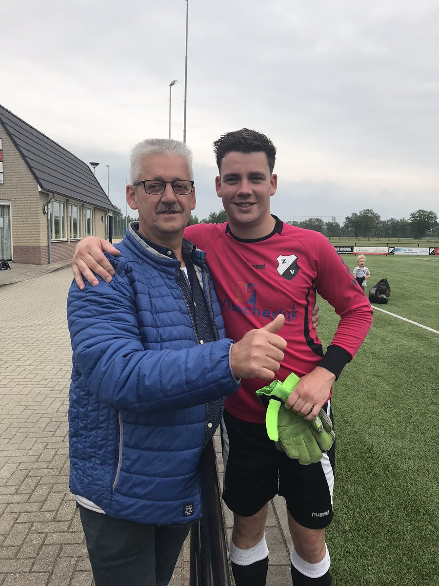 johankuipers54's tweet photo. @ZV3ole @wedstrijdsecrZV Net geen kampioen,maar wel mooie wedstrijden van jullie gezien. Bedankt. En helaas de laatste wedstrijd van me grote vriend Jelmer bedankt mie jonge. https://t.co/40ySBzvDM1