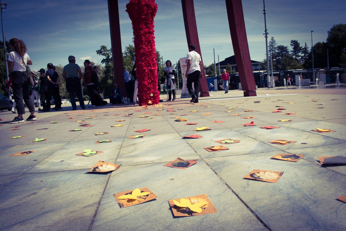 stopminas's tweet photo. Flower prosthesis for the Brocken Chair (Geneva 2019) @minefreeworld @MineBanTreaty @LandmineFree #WesternSaharaMinesFree2025 #RoadtoOslo #StopMinas #StopMinasSahara #OneMineOneFlower #ASAVIM #SMACO @UNMAS @aapss https://t.co/THeXbrpWkD