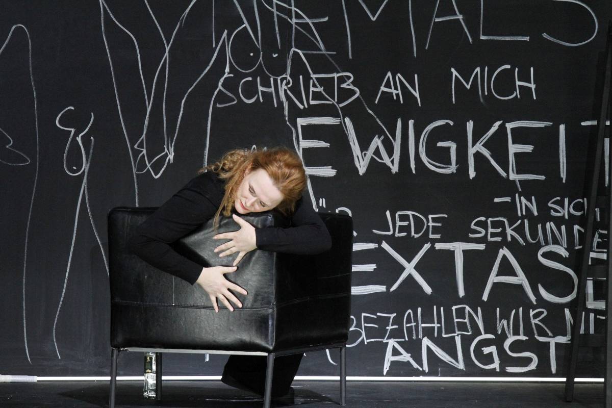 "Her soprano has great radiance and drama. Her duet with Nyári in the second act really gets under one’s skin… and her grandiose "Liebestod" stirs tears."
Thomas Molke, Online Musik Magazin about TRISTAN UND ISOLDE at the <a href="/theaterhagen/">theaterhagen</a>. Today is the second to last perfomance!