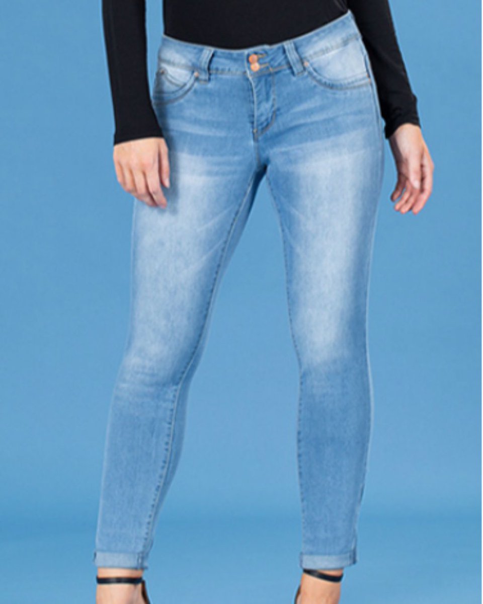 studiotostreet's tweet image. One of the most flattering pair of jeans you will ever own! The soft, stretchy fabric makes them so comfy. Use the code "MemorialDay" for 20% off EVERYTHING! The light-wash denim is perfect for the summer! ow.ly/ox6450un81C