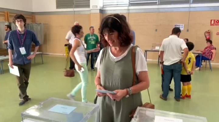 cadena_dh's tweet photo. 🔴‼️ Aquí os dejamos unas imágenes de cómo han votado @angunker de @sisepuede_dh; Juan Recio de Avanzamos; @FCarrilloCs de @CsDosHermanas; y @Pilaresdiferent de @AdelanteDH. https://t.co/7FtQupgsDz