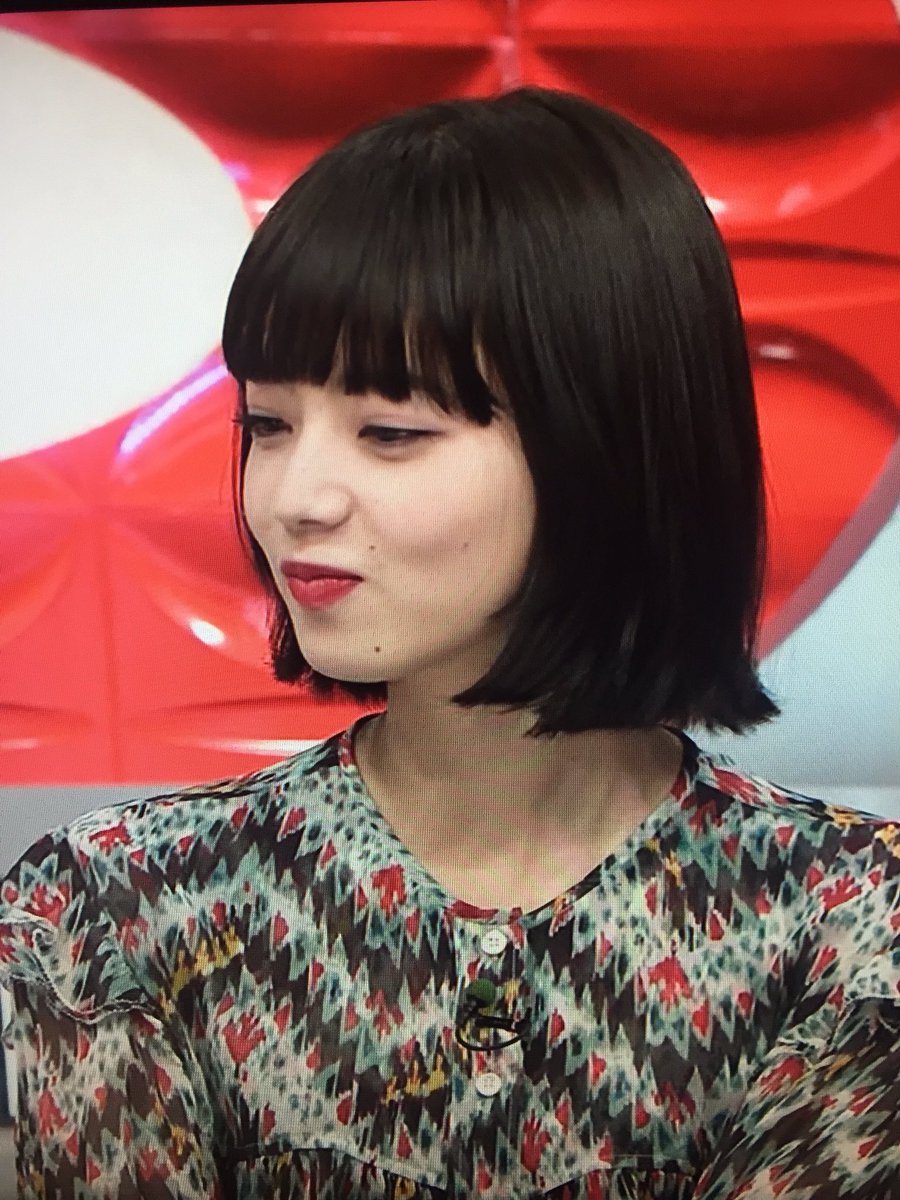 えりぃた おしゃれイズムに小松菜奈ちゃん 楽しみにしてて いざ見だしたら 私のやりたい髪型にバッチリすぎて 無心でテレビの画面の写真撮った 違法かな あとで消します ずっといいモデルの写真が見つからなくて困ってたら だいたい小松菜奈ちゃん