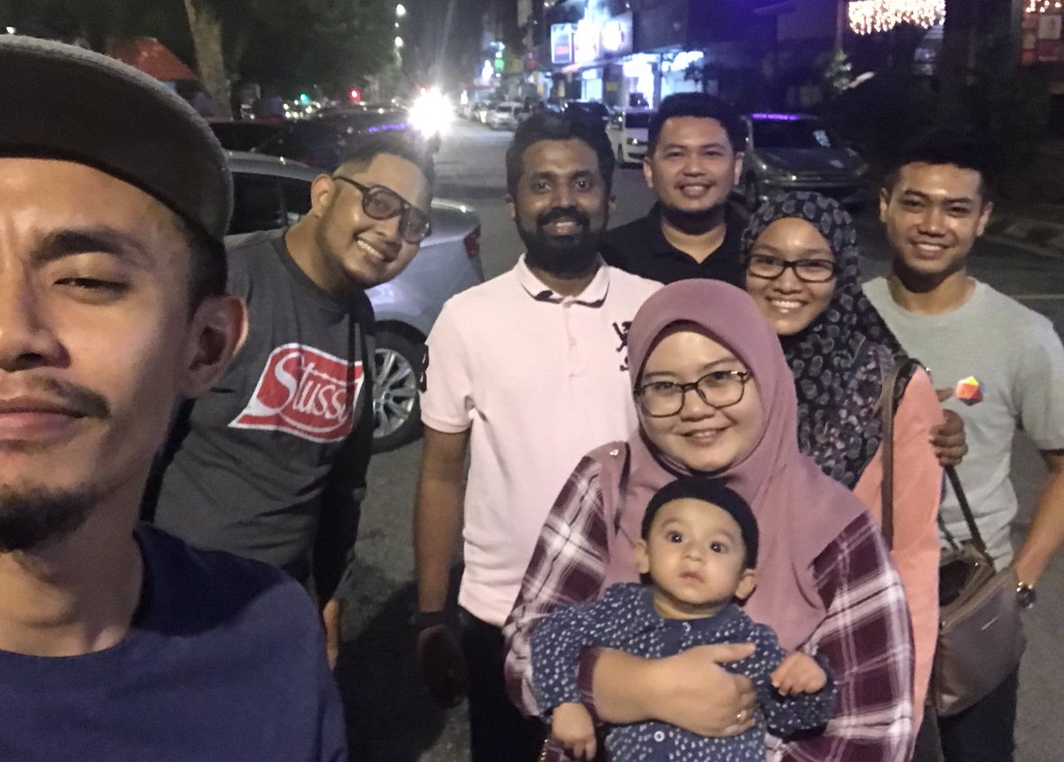 NuaAzuar's tweet photo. Le bros &amp; Sizs. Yang lain tak dapek join. 🙌🏻 https://t.co/zzyxqbAxky