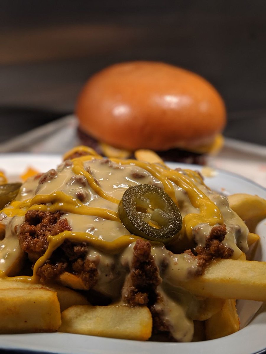 BurgerStoryIre's tweet photo. Chili cheese fries anyone? 🌶️🧀🍟
.
.
.

#burger #damnfinefood #Burgerstory
#ForkYeah #chilichallenge #mccarthysbutchers #thefriendlyfarmer  #colleransbutchers #theburgerstory #wildatlanticway #galwayfood #galway #ireland https://t.co/vg9XM2Vq5z
