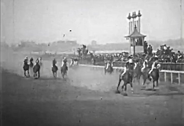 #OTD in 1904, 'Running of the #Brooklyn Handicap' at Gravesend Race Track, filmed by pioneering cinematographer #BillyBitzer for the American Mutoscope and Biograph Co. loc.gov/item/00564554/ <a href="/BklynBckstretch/">Teresa Genaro</a> <a href="/RichardMigliore/">Richard Migliore</a> #TodayInHistory
