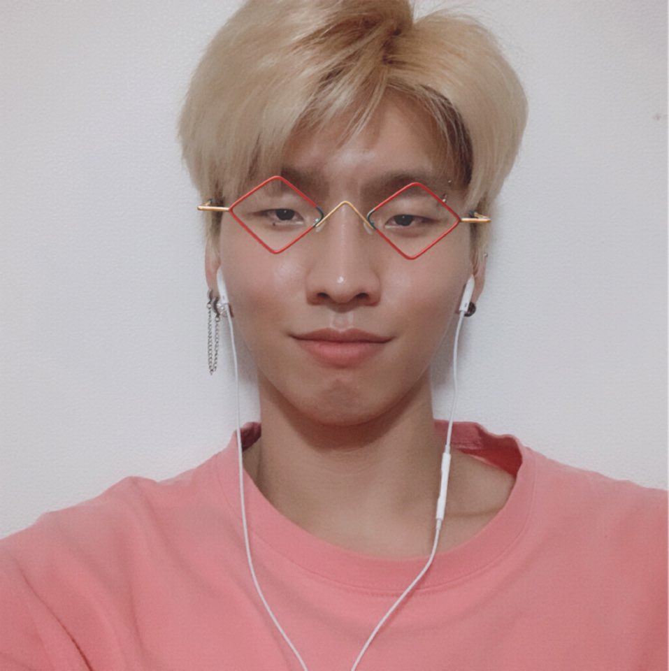 VannerOfficial's tweet photo. [#GON] 오늘은 눈이 좀 침침한걸...? https://t.co/nFojF7eNVe