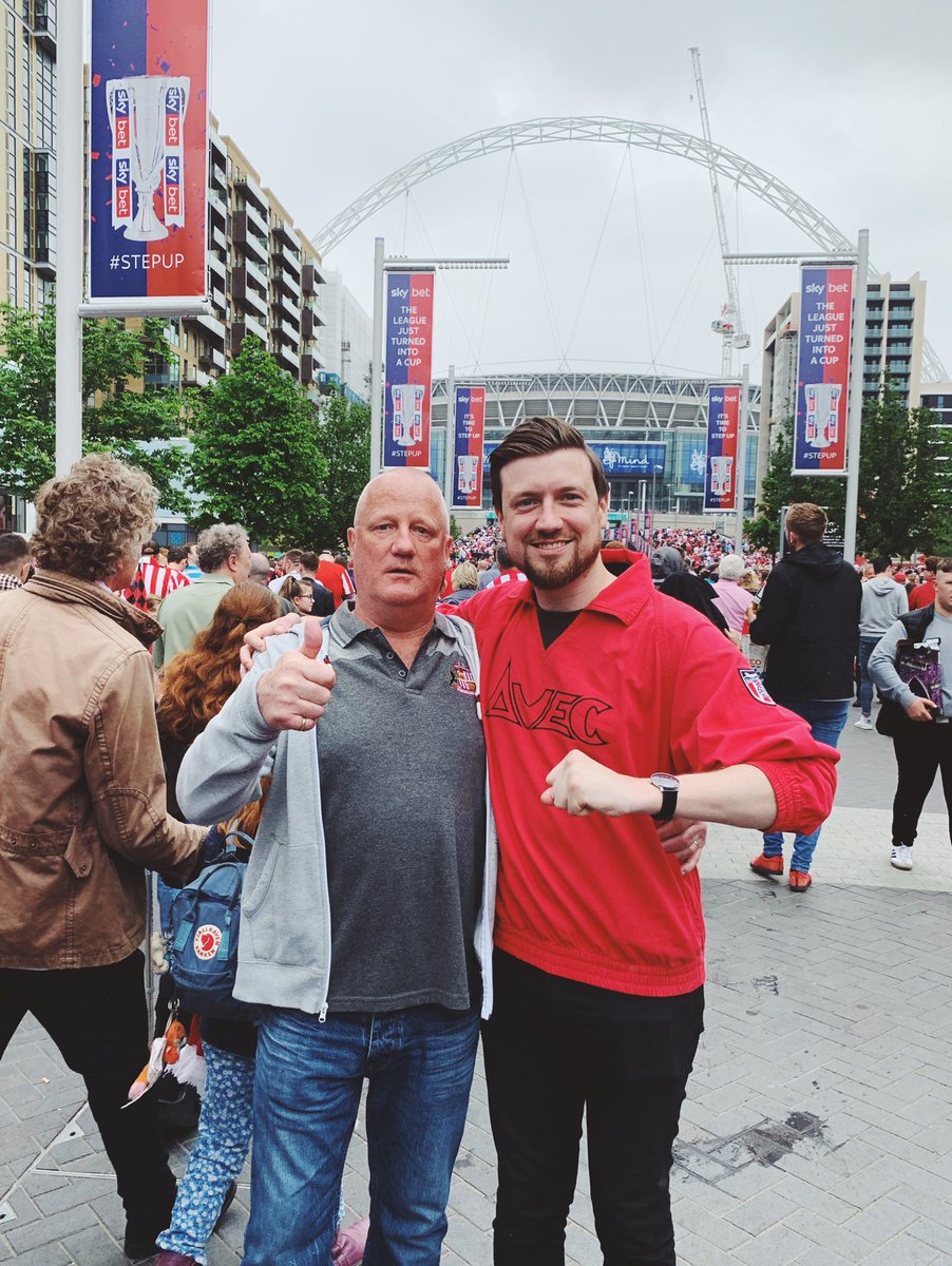 Nothing like being on Wembley Way with your Dad. Ha’way the lads! #SAFC <a href="/ALS_Fanzine/">A LOVE SUPREME</a> <a href="/RokerReport/">Roker Report</a>