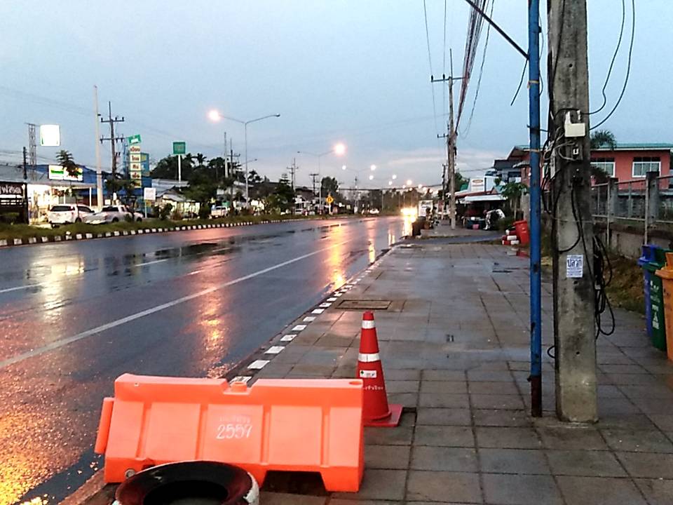 #ฝนตกถนนลื่น  #โปรดขับขี่ด้วยความระมัดระวัง 

ณ จุดบริการประชาชนบ้านแคน ตำบลสำโรง อ.สำโรง จว.อุบลราชธานี (26 พฤษภาคม 2562)

สายด่วน 191 สายตรง สภ.สำโรง จว.อุบลราชธานี 045-303102