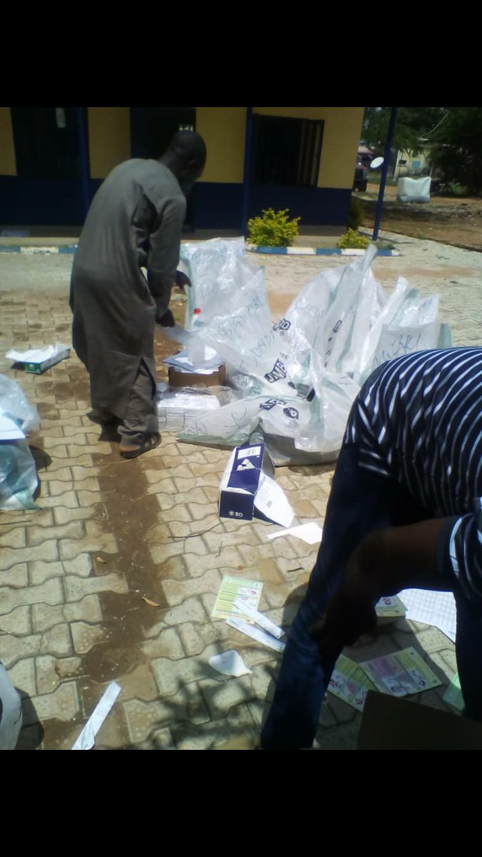 KD_SPHCDA's tweet photo. #MNCHWEEK
Distribution of Logistics (Drugs) across the LGAs within State for the preparation of the forthcoming #MaternalAndNewBornChildHealthWeek 
@GovKaduna @eochigboudeh @NphcdaNG @Fmohnigeria @WHONigeria @drfaisalshuaib @KD_SPHCDA @SirBrownMusty https://t.co/WTiPssreWD