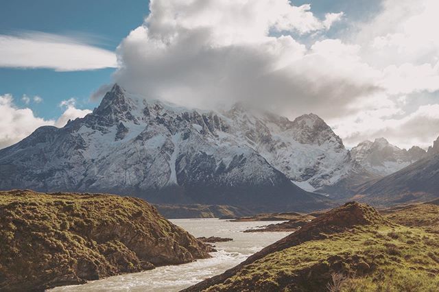 AccessTravelPH's tweet photo. This past month, we explored another side of South America, hoping to bring it closer to you. Chile is said to be the happiest country in the region and we’re pretty sure it’s because they get to wake up to stunning views like this. 😍 #travelwithaccess https://t.co/fMfRrxdwMV