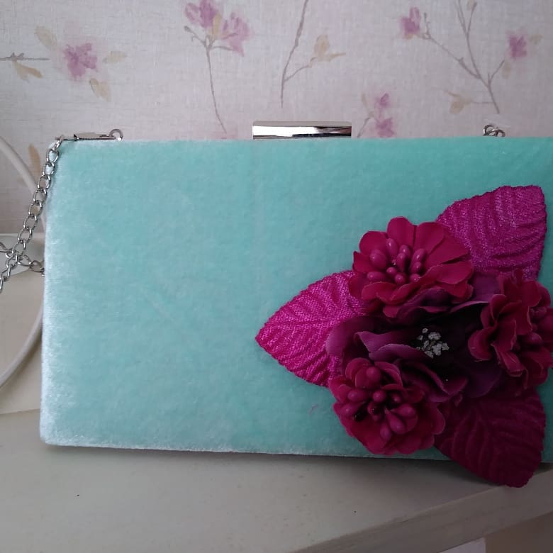 carmen_arjona_'s tweet photo. 💞💞💞Bolso clutch decorado por encargo por 19.95💞💞💞
#cloutch #complementosparabodas #bolsos #lookparaboda #lookideal #invitadaperfecta #carmenarjona https://t.co/0fqU7VCTcl