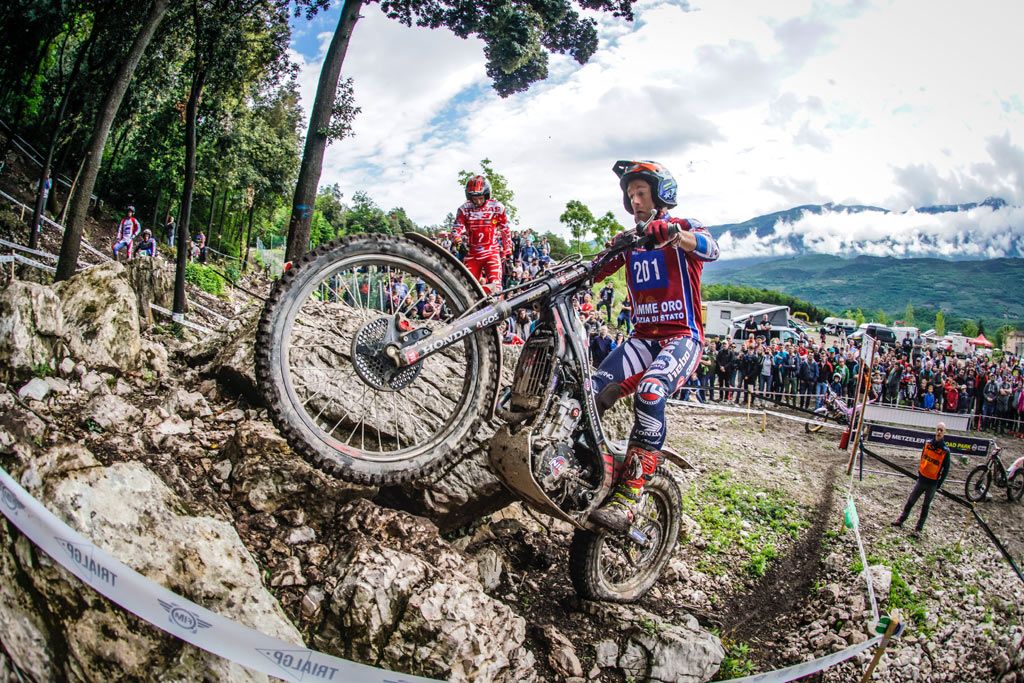 Mundial TrialGP, Italia. Toni Bou comienza ganando de manera contundente: buff.ly/2JEQul9 #TrialGP <a href="/tonibou_oficial/">Toni Bou Oficial</a> <a href="/TrialGP/">TrialGP</a>
