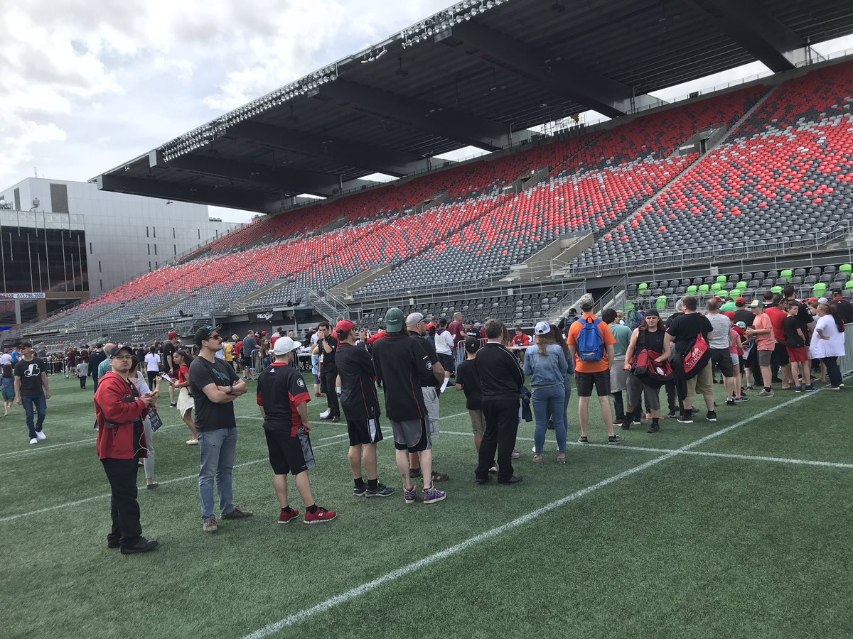 TSN1200's tweet photo. Some fans getting to meet the @REDBLACKS at this year’s #Redblacksfanfest. A beautiful sunny day and great turnout https://t.co/crAW0hfzca