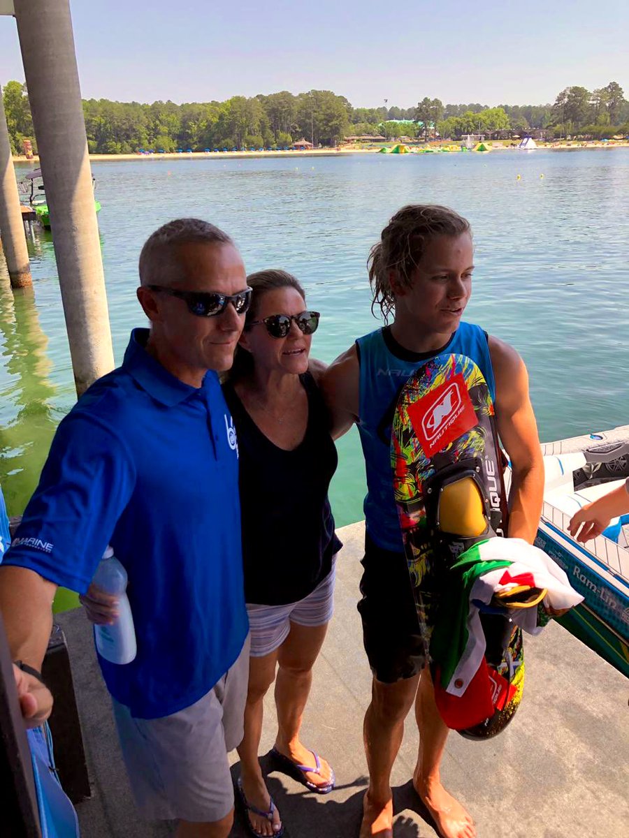 esquimx's tweet image. Felicidades!!! Patricio “Pato” Font, Campeón en figuras categoría Open del US Masters 🥇 con tan solo 16 años de edad, convirtiéndose en el primer mexicano 🇲🇽 en conseguirlo en 60 años que se ha llevado a cabo este importante evento. #OrgulloMexicano @CONADE @COM_Mexico