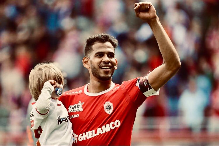 ChrisDelcroix's tweet photo. Flashback naar #roeant, toen de kleinste van @FarisHaroun38 werd geboren.
Wat een beleving, wat een energie, wat een club @official_rafc.
#COYR #WijGaanEuropaIn https://t.co/LBYJQXON2A