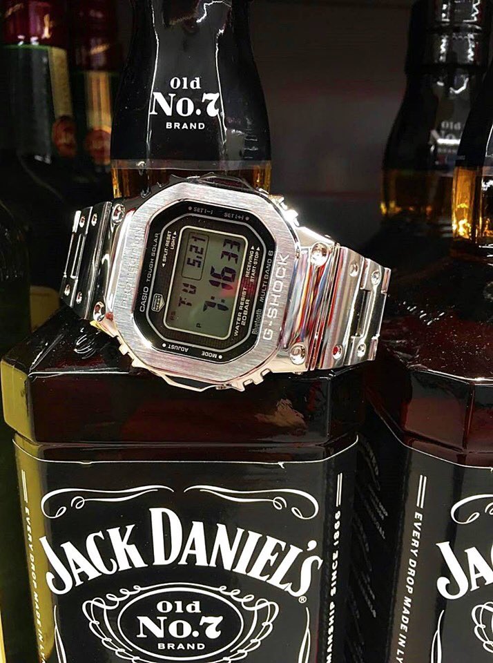 havetime_ch's tweet photo. What do you choose for yourself? you can only take one!
599,- Casio Limited GMW-B5000D-1ER
https://t.co/vKe5XsqTQH
#casio #casiogshock #havetime #choose #lifestyle #fashion #jackdaniels #tesla #ElonMusk #swiss #Switzerland #photograph #NoLimit https://t.co/vnA9lKsFlS